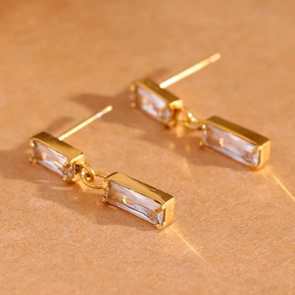 ⭐️classic New 18K Gold Plated CZ  Drop Earrings - Picture 3 of 9
